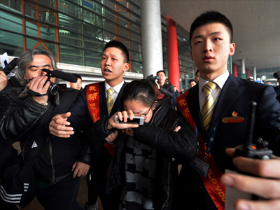 Το Boeing της Malaysia Airlines διαλύθηκε στον αέρα;