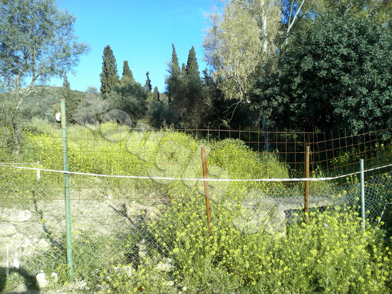 Πρόχειρα «μπαλώματα» στον μαντρότοιχο