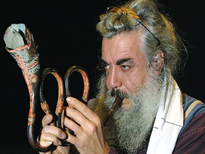 Συντελεστές του «Le theatre du soleil» στο studio Μαυρομιχάλη