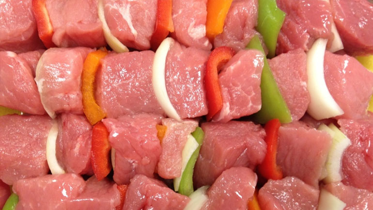 Κατασχέθηκαν δεκάδες κιλά κρέας από παράνομο κρεοπωλείο στον Πειραιά