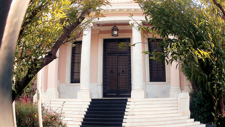 Σε εξέλιξη συνάντηση Τσίπρα με Δραγασάκη, Τσακαλώτο και Σταθάκη