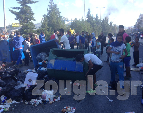 Διαδηλωτές αποκλείουν για λίγα λεπτά το ρεύμα ανόδου της λεωφ. Μεσογείων