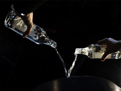 Πολωνία: Δηλητηριάσεις από μολυσμένο με μεθανόλη αλκοόλ Πολωνία: Δηλητηριάσεις από μολυσμένο με μεθανόλη αλκοόλ