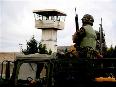 Φανταστείτε τι γίνεται απ’ έξω… Φανταστείτε τι γίνεται απ’ έξω…