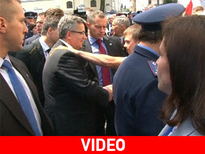 Υποδοχή με αυγά για τον πρόεδρο της Πολωνίας