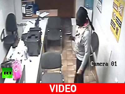 Ρωσία: Γνωστό μοντέλο ληστεύει τράπεζα για… πλάκα!