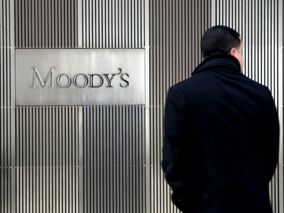 Moody΄s: Με υποβάθμιση κινδυνεύουν 16 ρωσικές τράπεζες