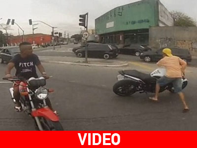 Αστυνομικός εκτελεί ληστή on camera! Αστυνομικός εκτελεί ληστή on camera!