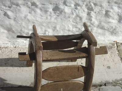 Του πέταξε το σαμάρι του μουλαριού και τον έστειλε στο νοσοκομείο!