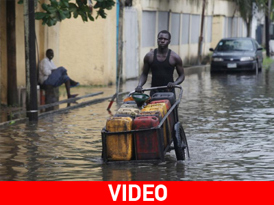 Πάνω από 10.000 άστεγοι στη Νιγηρία λόγω πλημμυρών Πάνω από 10.000 άστεγοι στη Νιγηρία λόγω πλημμυρών