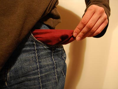 Αδειάζουν οι τσέπες των πολιτών