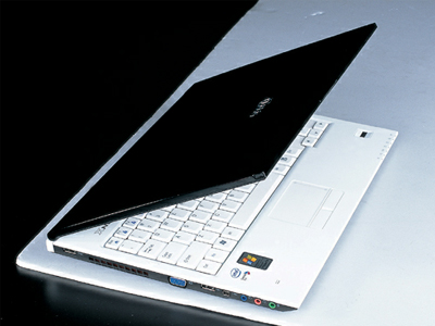 Είχε κρυμμένα ναρκωτικά μέσα σε φορητό υπολογιστή