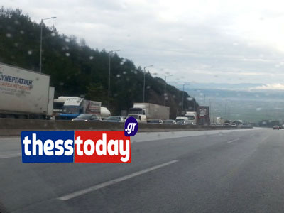 «Δίπλωσε» νταλίκα που μετέφερε αυτοκίνητα