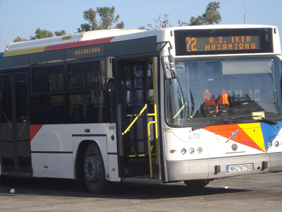 Μηχανάκι «καρφώθηκε» σε λεωφορείο του ΟΑΣΘ