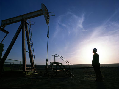 Νέες πιέσεις στο πετρέλαιο μετά την απροσδόκητη άνοδο των αποθεμάτων