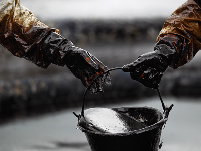 Χαμηλές πτήσεις για το πετρέλαιο