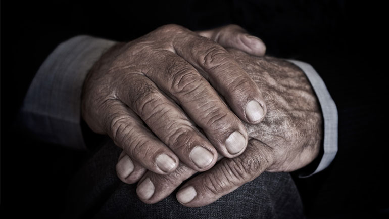 Απειλούσε, επί ώρες, να πέσει από την ταράτσα!