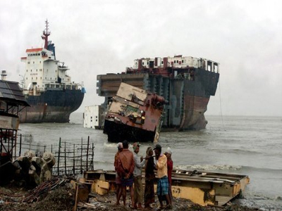Αυστηρότερη νομοθεσία για τη διάλυση και ανακύκλωση παλαιών πλοίων