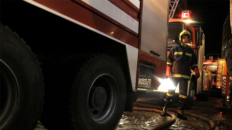 Στις φλόγες ισόγειο διαμέρισμα στα Εξάρχεια