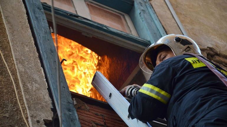 Στις φλόγες διαμέρισμα στο Ηράκλειο Κρήτης