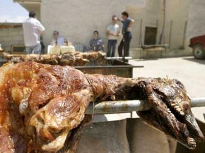 Κρεοπώλες και κτηνοτρόφοι μάχονται για φθηνό οβελία