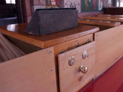 Έκανε τον σταυρό του και… άδειασε το παγκάρι