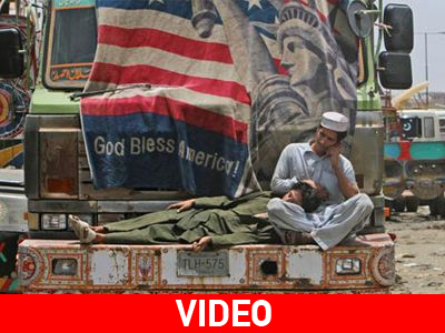 Πακιστάν: Η διέλευση των φορτηγών «άναψε» τα αίματα Πακιστάν: Η διέλευση των φορτηγών «άναψε» τα αίματα