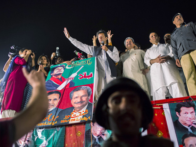 Πακιστάν: Παραίτηση της κυβέρνησης Ν. Σαρίφ ζητά η αντιπολίτευση