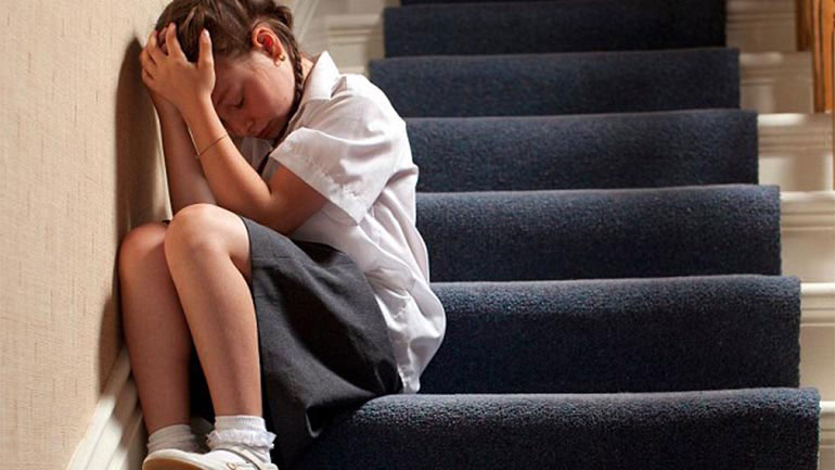 Σοκ: Ανήλικη 10 ετών έμεινε έγκυος από τον πατριό της!