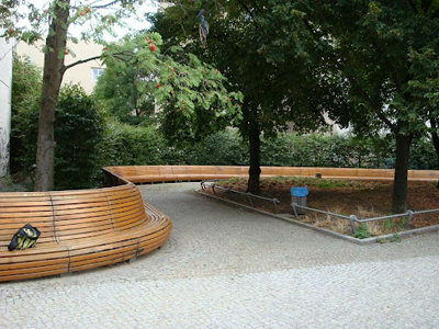 Λάρισα: «Πρασίνισαν» τα πεζοδρόμια