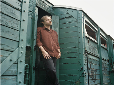 Ο Μίλτος Πασχαλίδης στην παραλία Αρτέμιδος