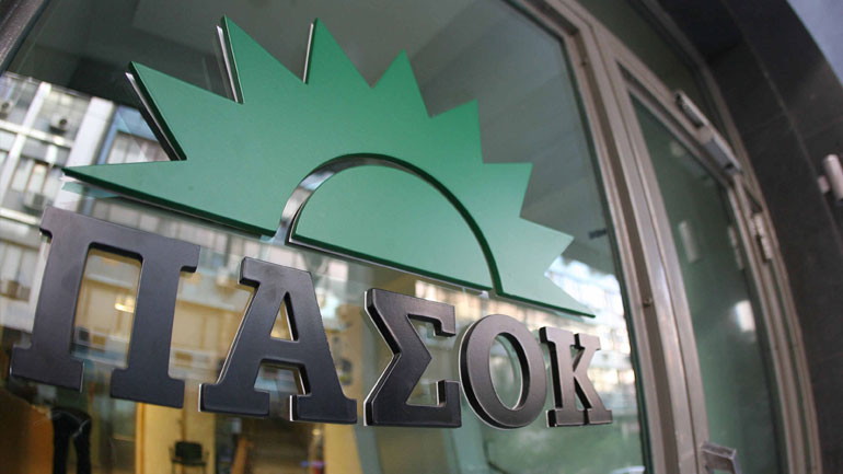 ΠΑΣΟΚ: Η κυβέρνηση «ευνουχίζει» τον Βαρουφάκη