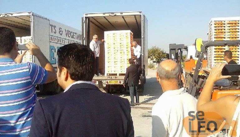 Μοίρασαν ροδάκινα στους δήμους της Θεσσαλονίκης