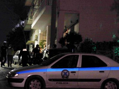 Μπούκαραν σε κοσμηματοπωλείο με αυτοκίνητο