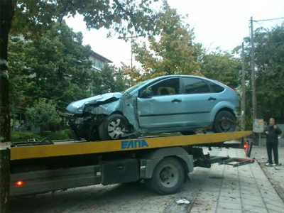 Ιωάννινα: Αυτοκίνητο παρέσυρε τα πάντα στον διάβα του