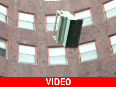 Θρύψαλα το πιάνο… τα κεφάλια μέσα!