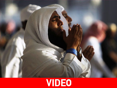 Κοσμοσυρροή στο προσκύνημα του Χατζ Κοσμοσυρροή στο προσκύνημα του Χατζ