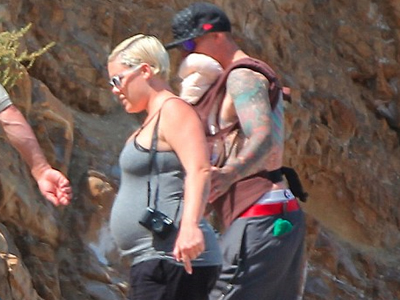 Πρώτη δημόσια εμφάνιση στην παραλία