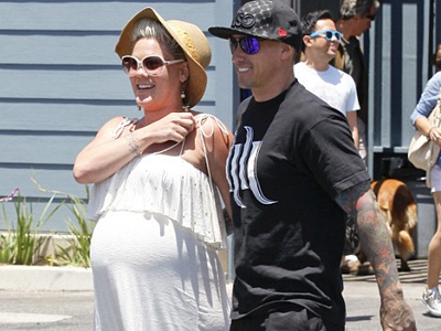 Γέννησε η Pink