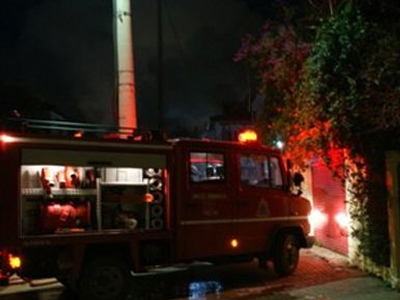 Φωτιά στη Μαρίνα Ζέας