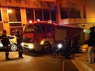 Φωτιά σε είσοδο πολυκατοικίας στο Περιστέρι