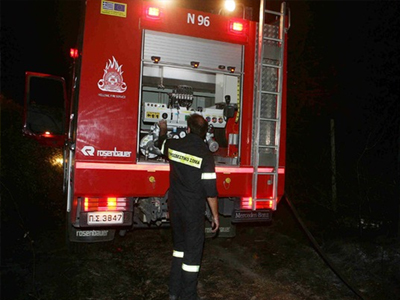 Φωτιά σε αποθήκη στον Ταύρο