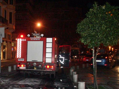 Στις φλόγες κατάστημα στο Σύνταγμα