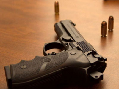 Έκρυβε σφαίρες και όπλο στο Ι.Χ.