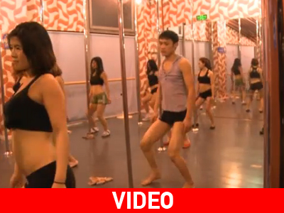 Το ‘ριξε στο… pole dancing!