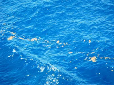 Λευκάδα: Θαλάσσια ρύπανση από θαλαμηγό