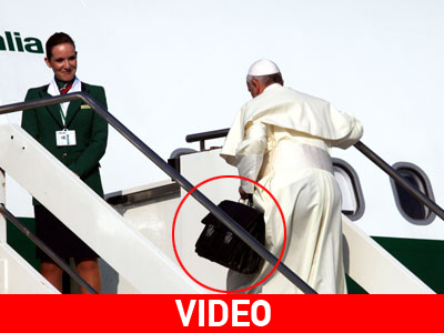 Η επιβίβαση του Πάπα στο αεροπλάνο