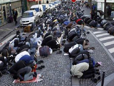 «Μακριά από τις πλατείες για το καλό σας»