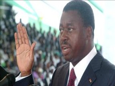 Τόγκο: Επιχείρησε να… «ρίξει» τον αδερφό του Τόγκο: Επιχείρησε να… «ρίξει» τον αδερφό του