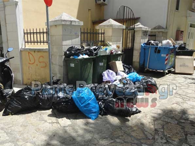 «Βασιλεύει» το σκουπιδαριό στα στενά της Πρέβεζας!